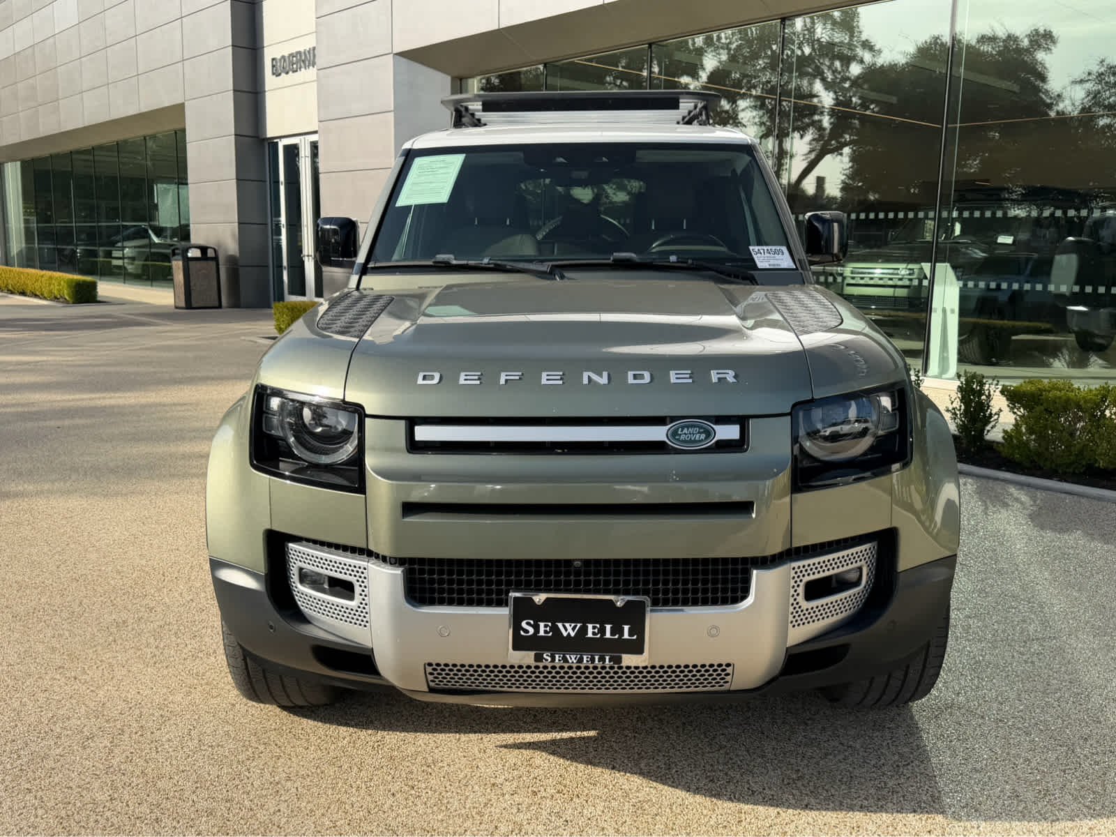 Used 2021 PANGIA GREEN Land Rover SE image 2