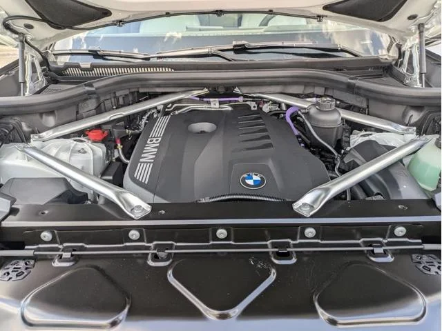 New 2026 Mineral White Metallic BMW sDrive40i image 10