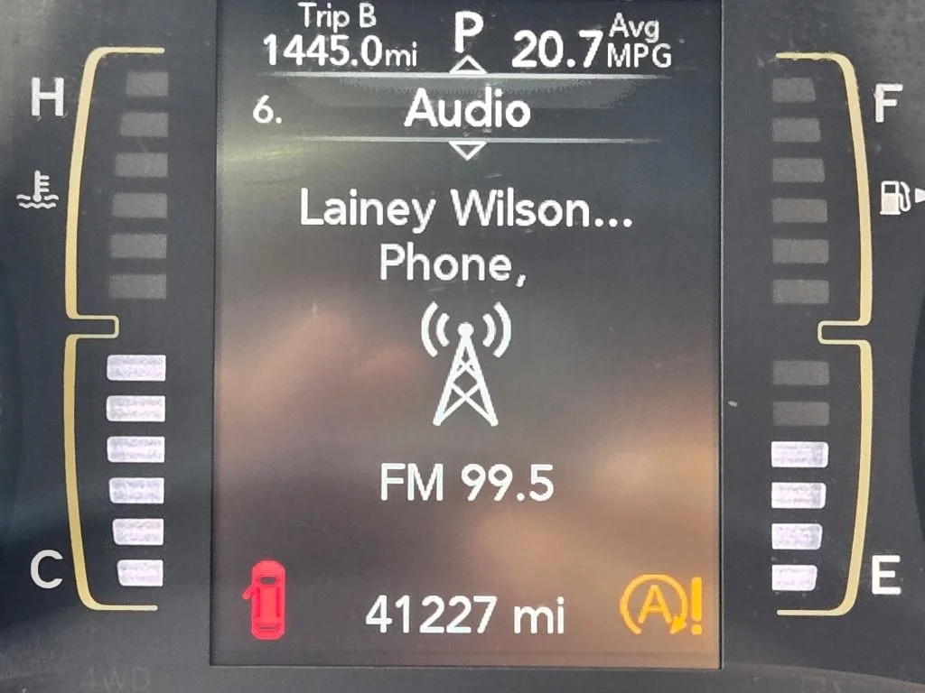 Used 2019 Gray Jeep Latitude Plus image 33