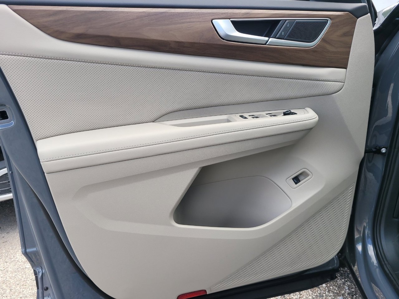 New 2026 Pure Gray Volkswagen SE w/Technology image 15
