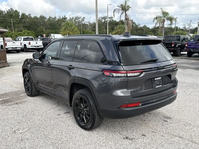 Used 2024 Gray Jeep Altitude image 6