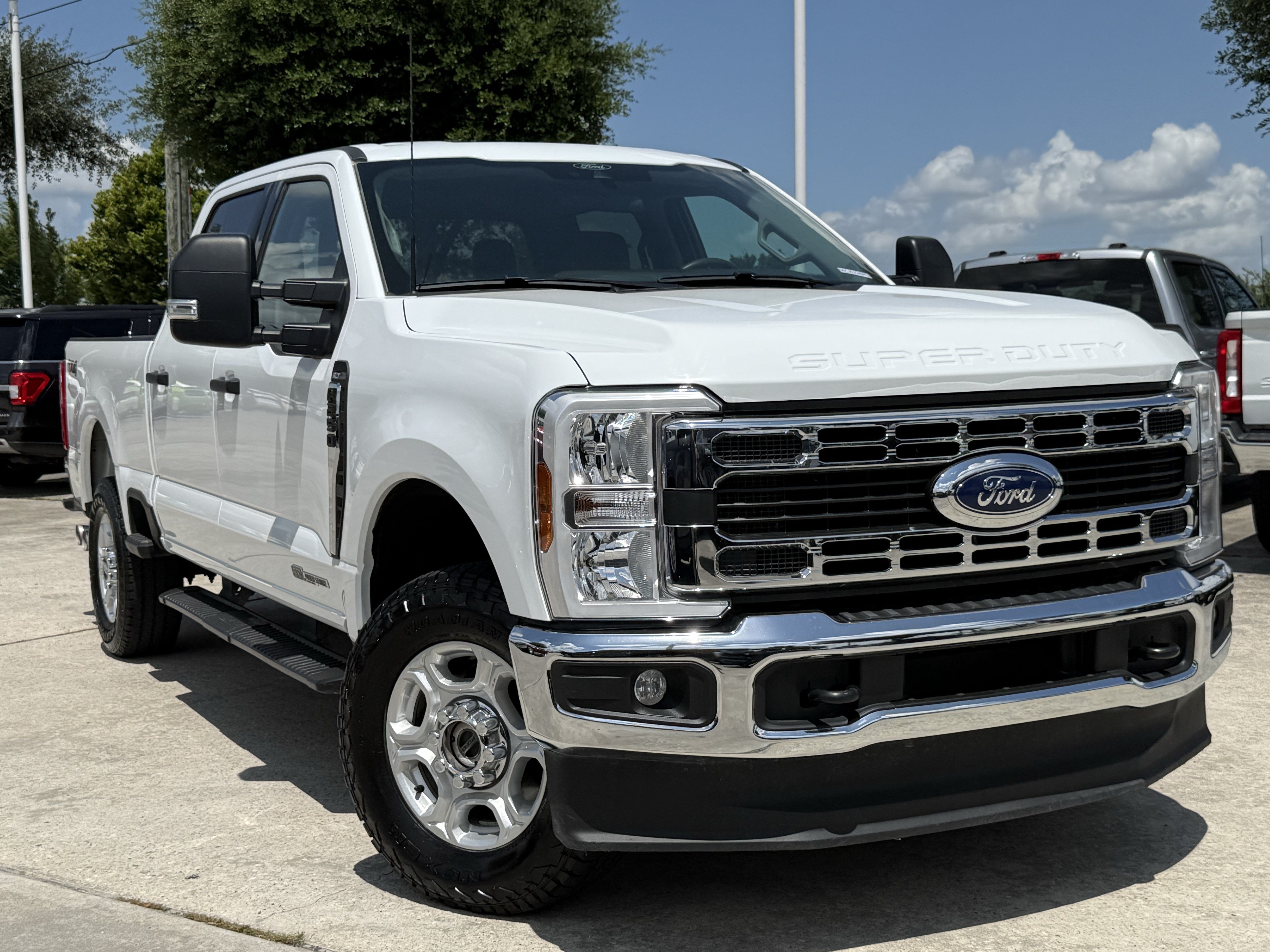 Used 2025 Oxford White Ford XLT image 2