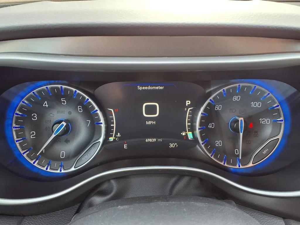 Used 2024 Silver Chrysler Touring L image 22