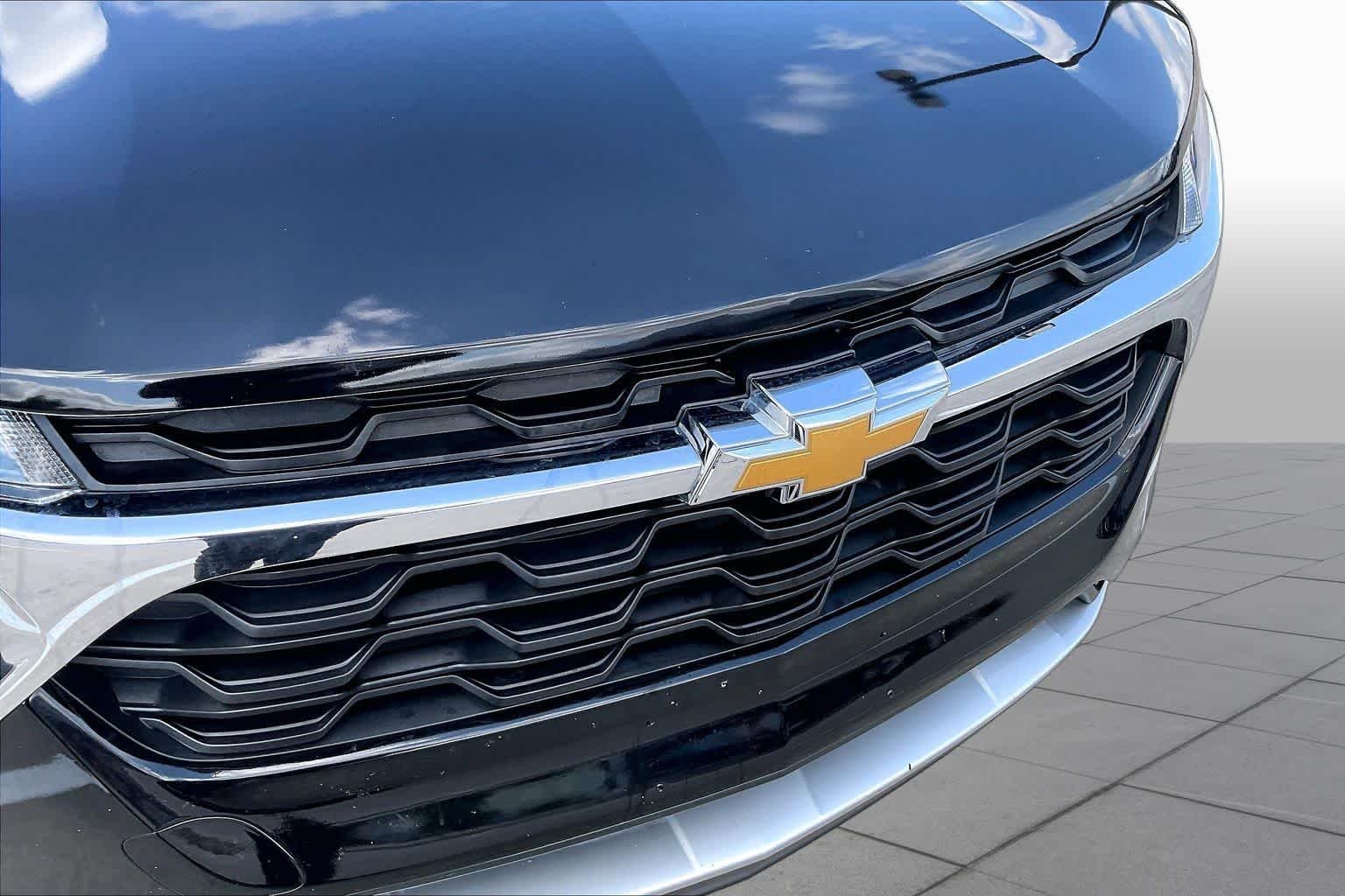 Certified Used 2025 Mosaic Black Metallic Chevrolet LT image 29
