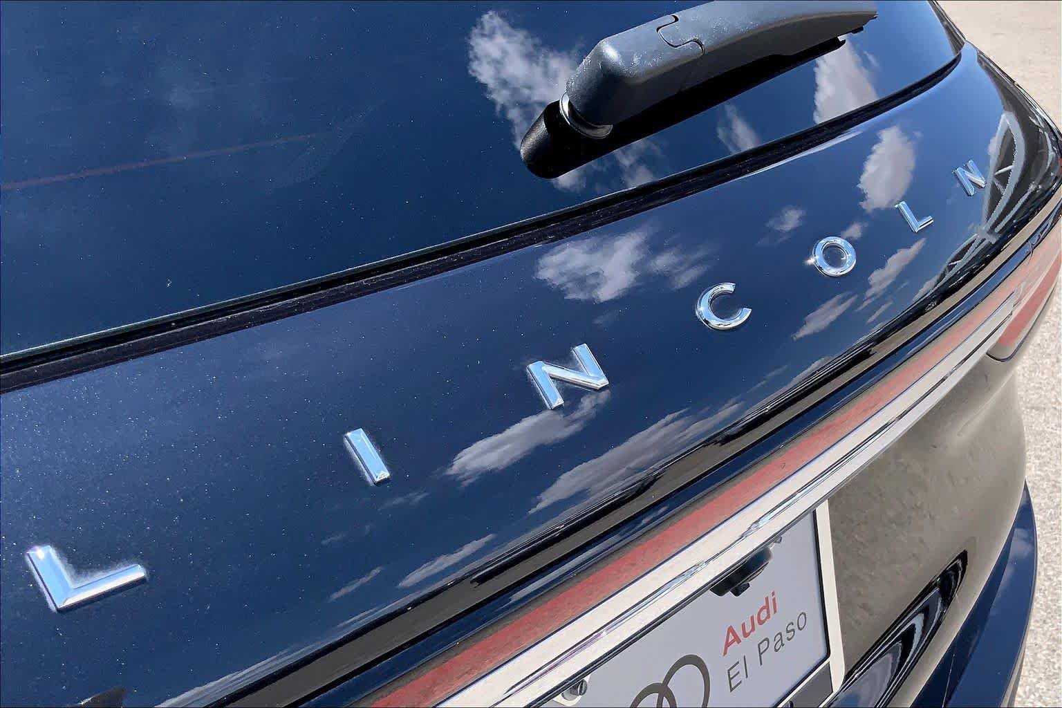 Used 2022 Infinite Black Metallic Clearcoat Lincoln Reserve image 29