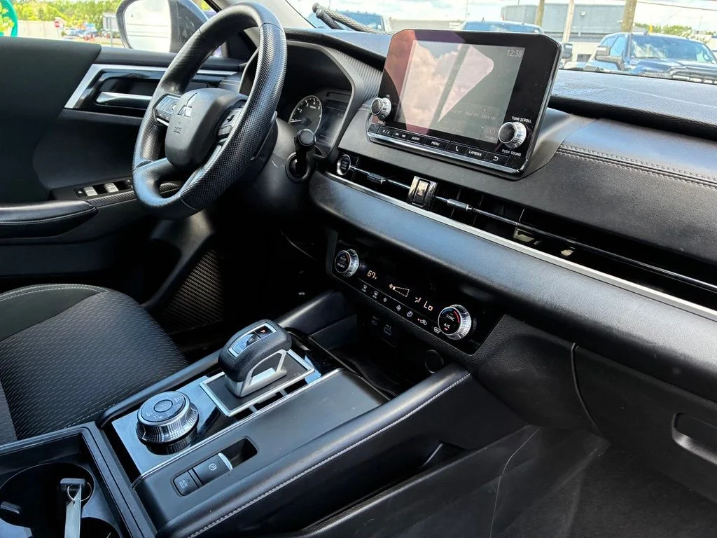 Used 2022  Mitsubishi ES image 33