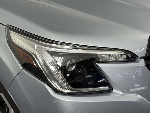 Used 2023 Ice Silver Metallic Subaru Premium image 15