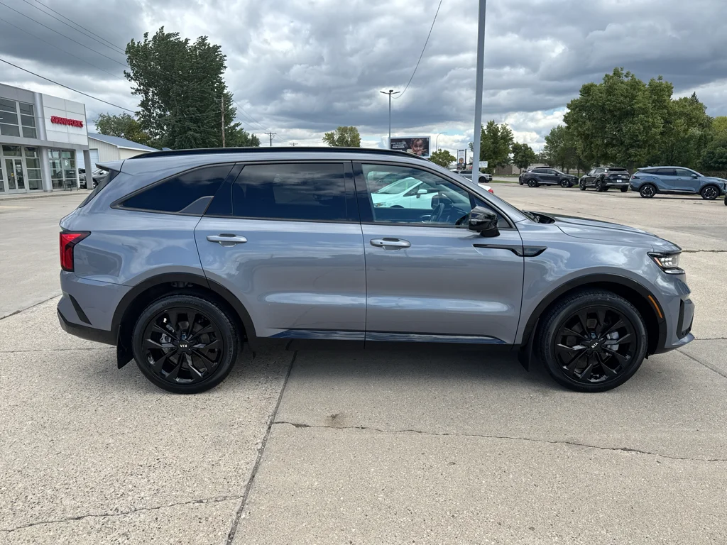 Used 2021 Everlasting Silver Kia SX Prestige image 5