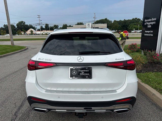 New 2026 MANUFAKTUR Moonlight White Metallic Mercedes-Benz GLC 300 image 43
