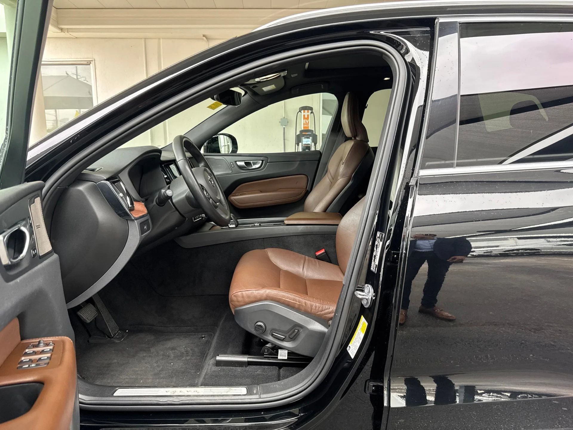 Certified Used 2023 Black Stone Volvo Plus image 9