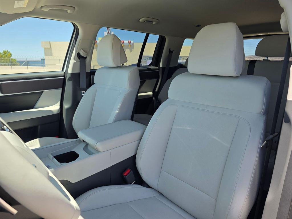 New 2026 White Hyundai SE AWD image 14
