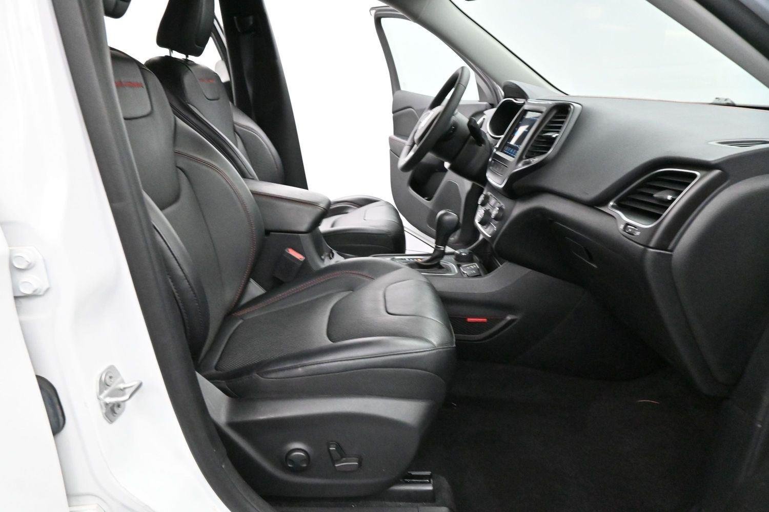 Used 2022 Bright White Clearcoat Jeep Trailhawk image 31