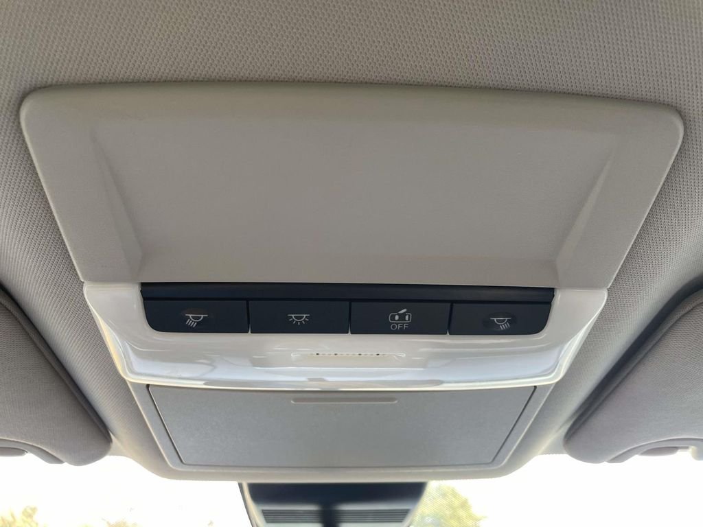 Used 2025 White Nissan 2.5 SV image 30