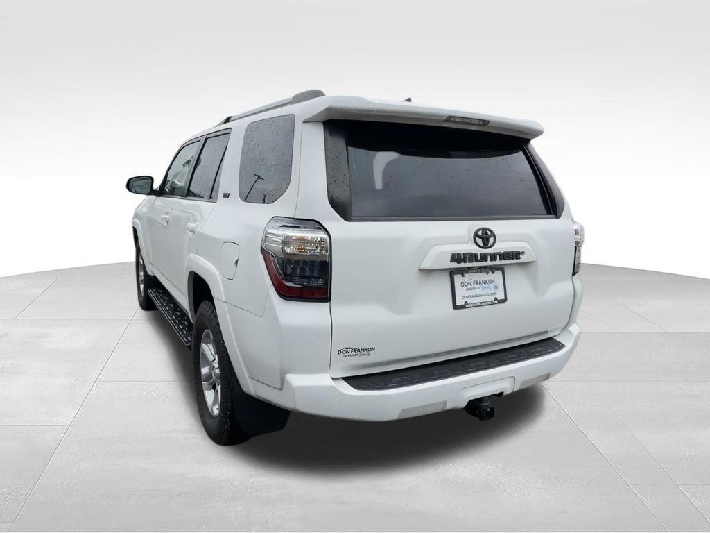 Used 2019 White Toyota SR5 image 7