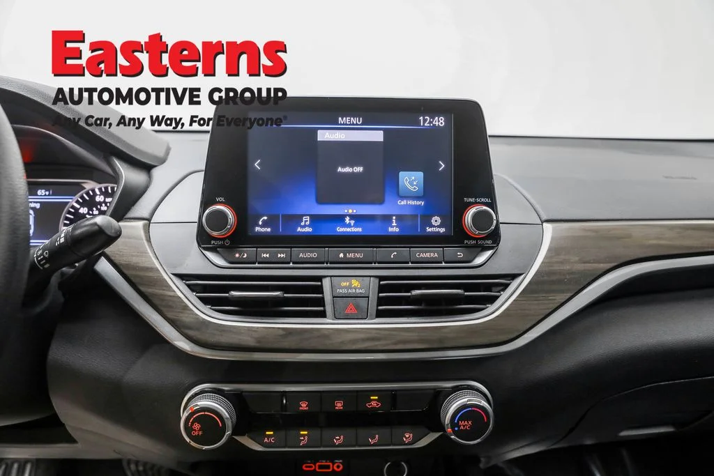 Used 2024 Silver Nissan 2.5 SV image 12