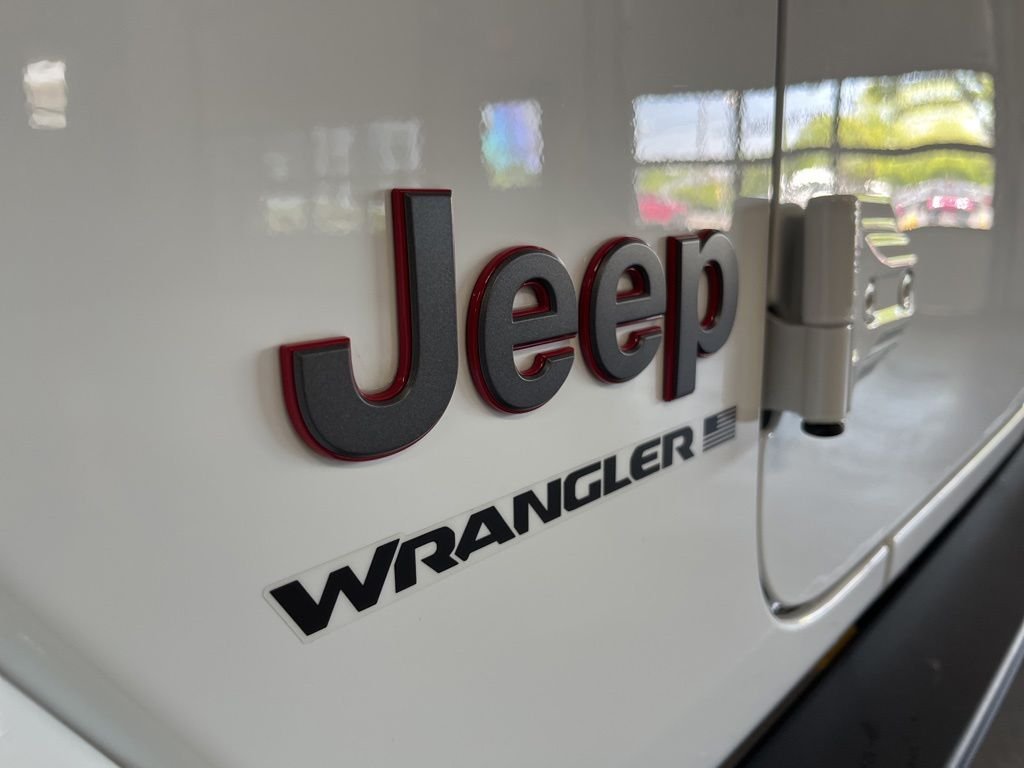 Used 2025 Bright White Clearcoat Jeep Rubicon X image 14