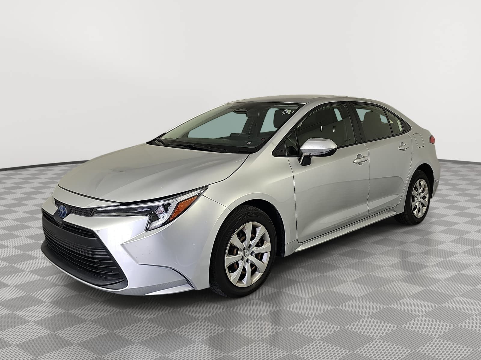 Used 2023 Silver Toyota LE image 2