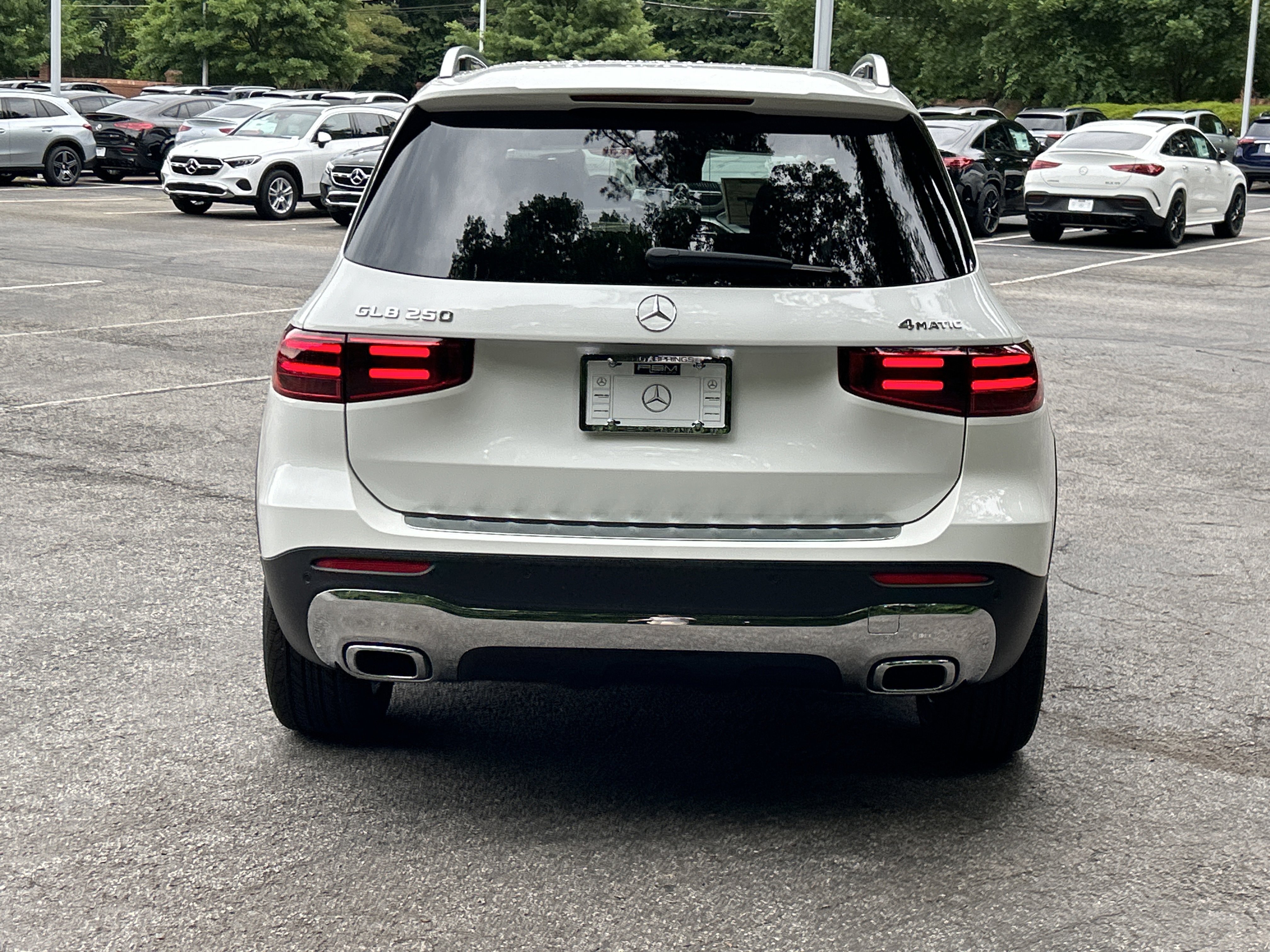 New 2026 Polar White Mercedes-Benz GLB 250 4MATIC® SUV image 12