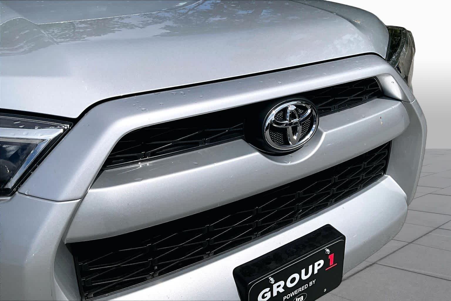 Used 2015 Classic Silver Metallic Toyota SR5 Premium image 28