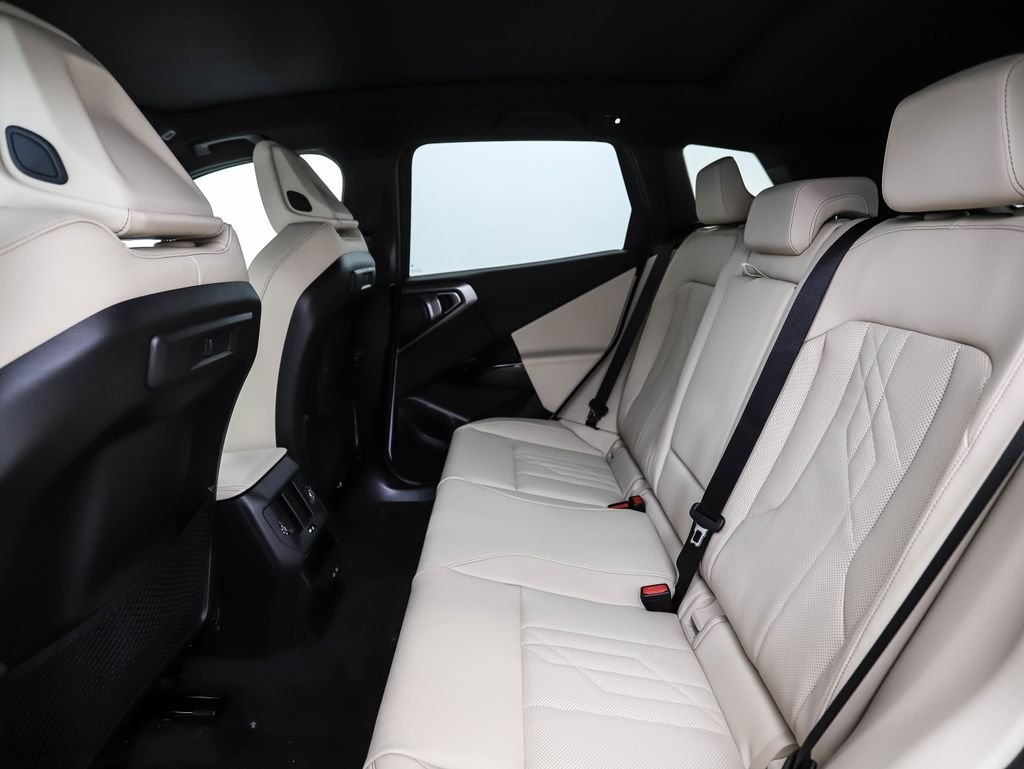 New 2026 White Metallic BMW 30 xDrive image 22