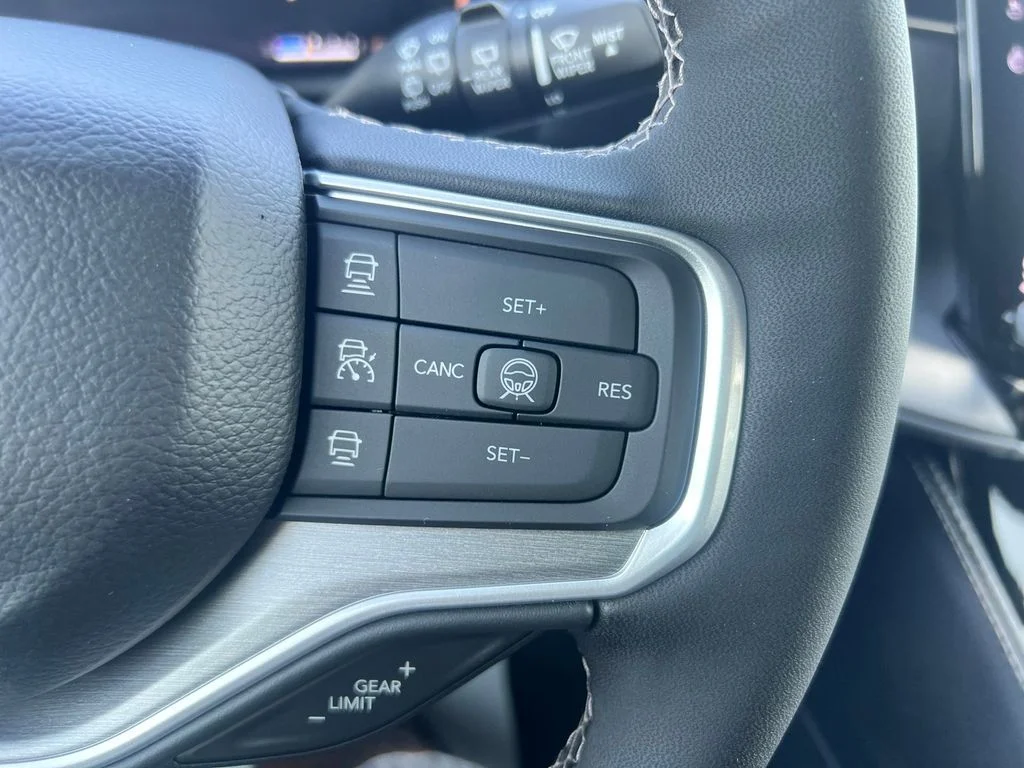 New 2026 Silver-Zynith Exterior Paint Jeep  image 14