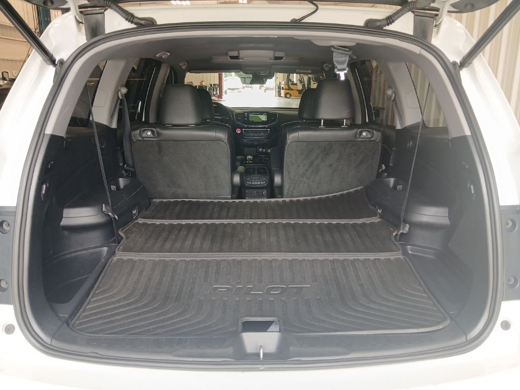 Used 2020 White Honda Touring image 39