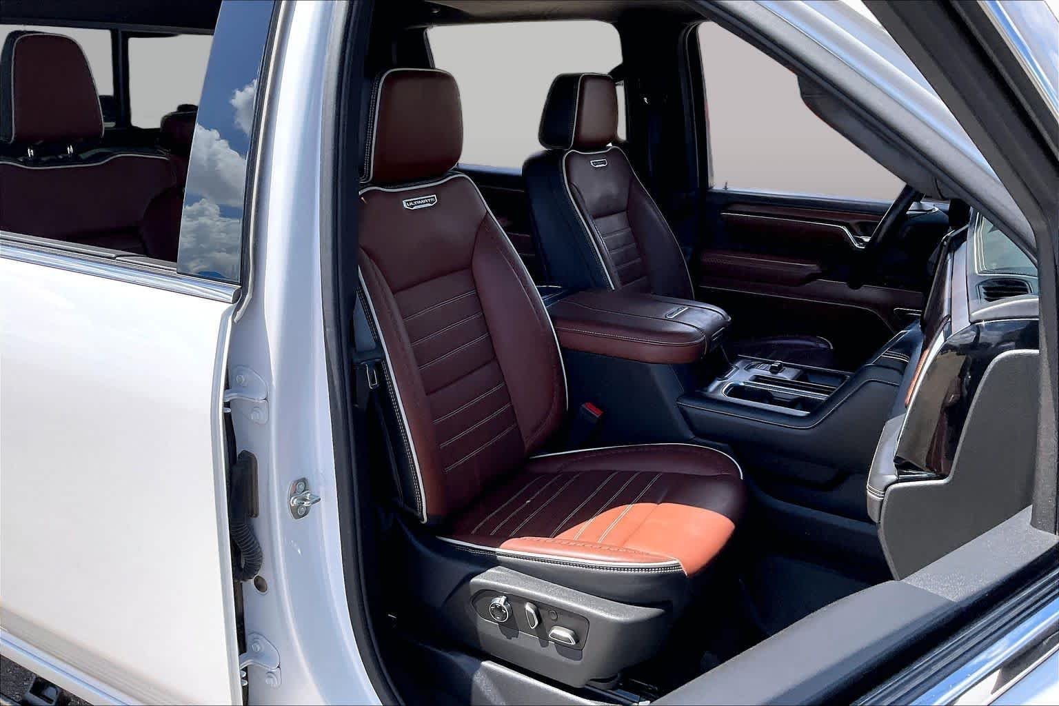 Used 2024 White Frost Tricoat GMC Denali Ultimate image 9