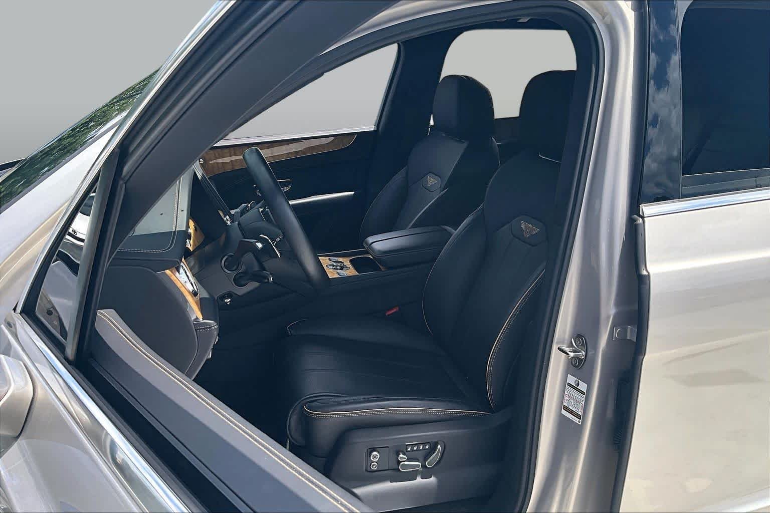 Used 2022 Breeze by Mulliner Bentley V8 image 8