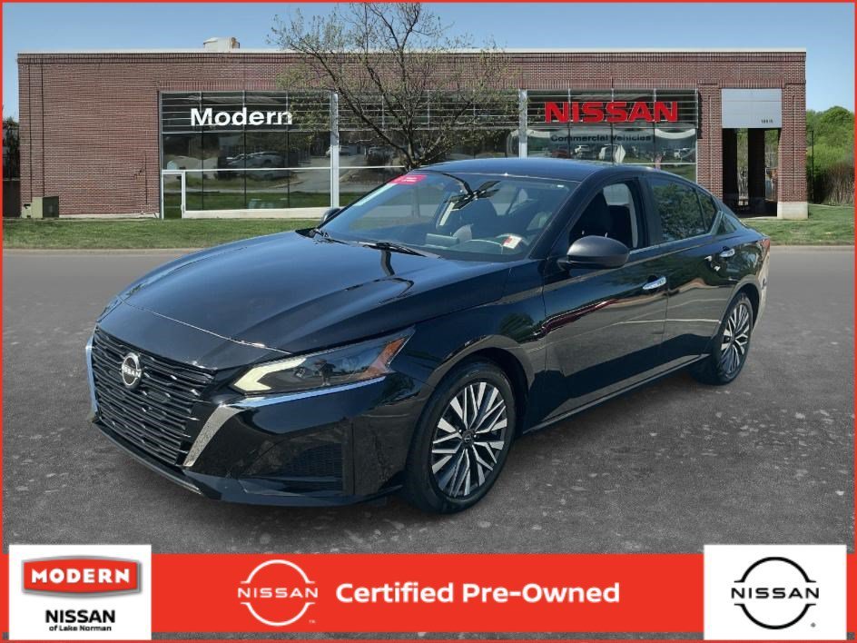 Used 2024 Super Black Nissan 2.5 SV image 1