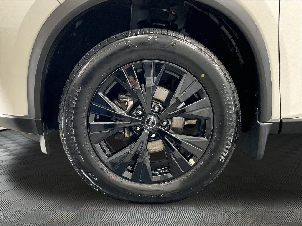 Used 2023 White Nissan SV image 7