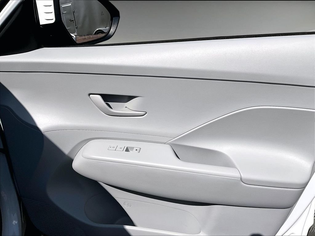 Used 2025 Atlas White Hyundai SEL image 12
