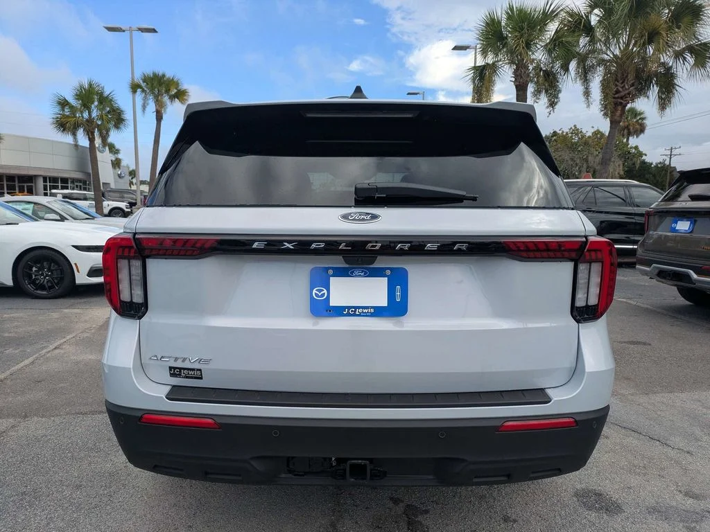New 2026 Space White Metallic Ford Active image 5