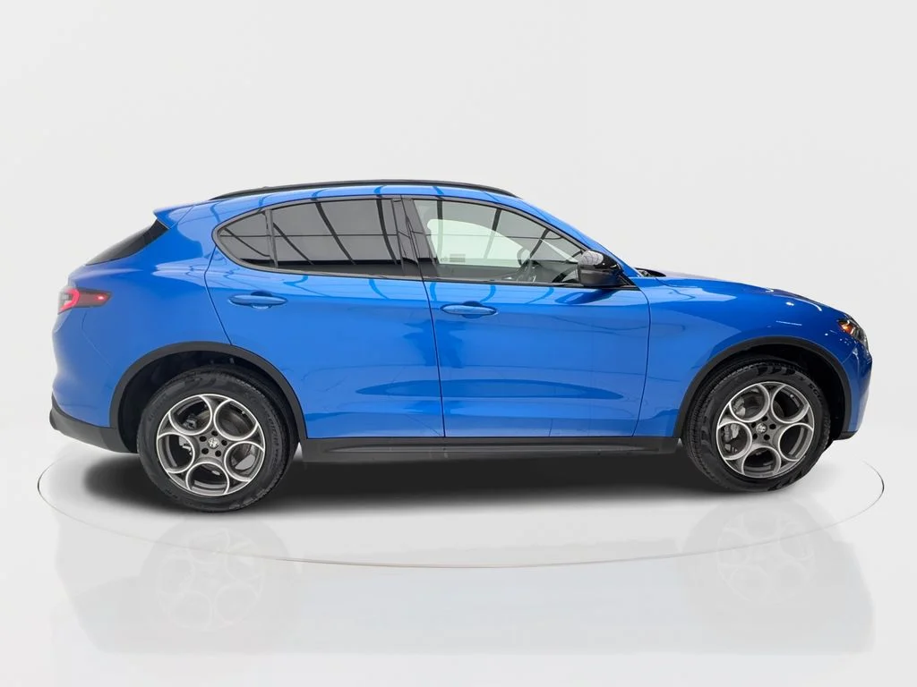 New 2025 Blue Alfa Romeo Base image 8
