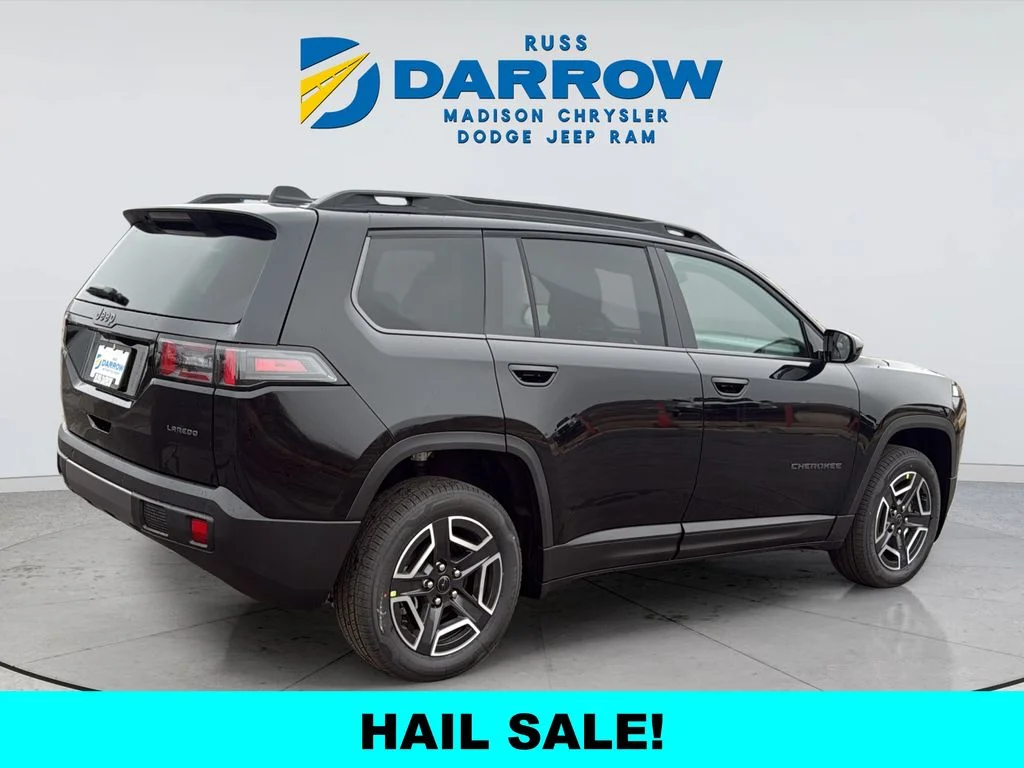 New 2026 Diamond Black Crystal Pearl-Coat Exterior Paint Jeep Laredo image 5