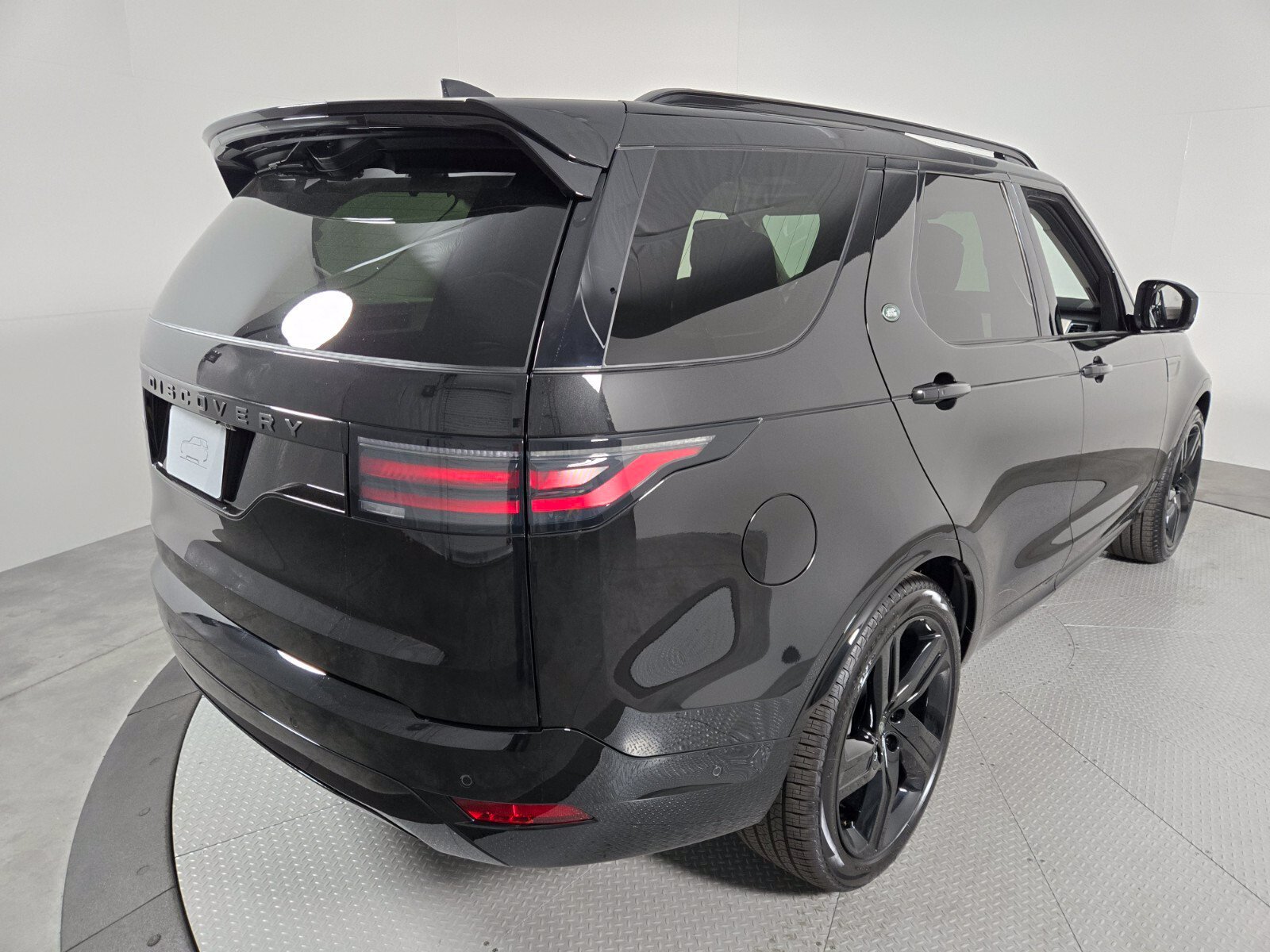New 2026 Santorini Black Land Rover Dynamic SE image 2