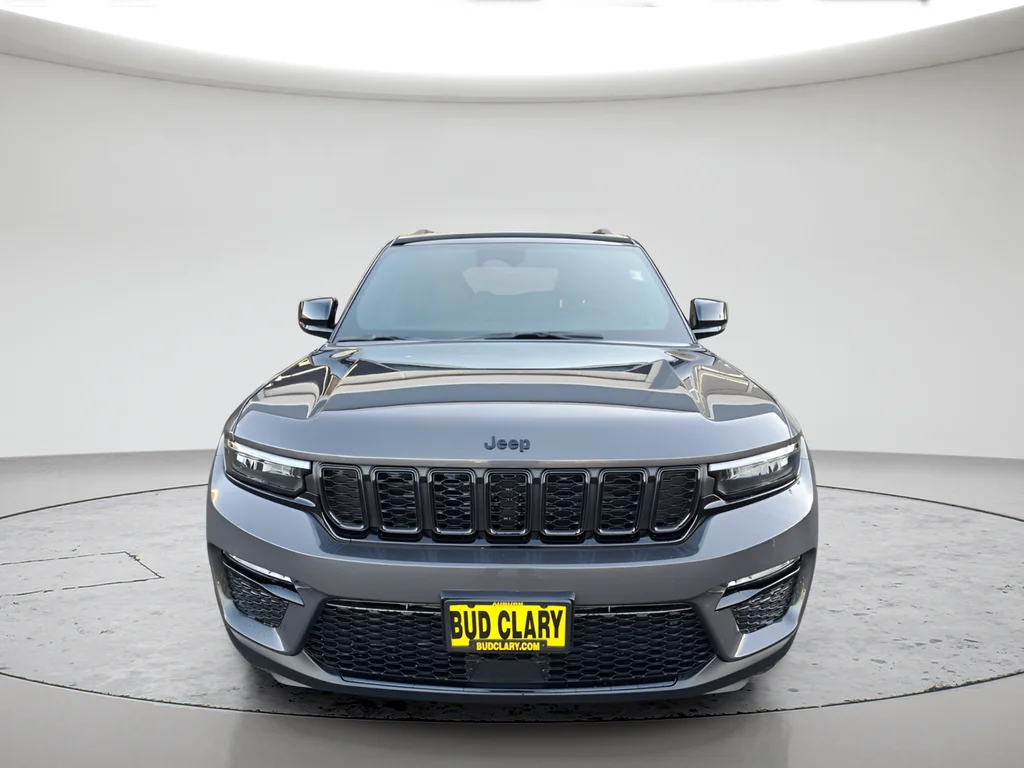 New 2025 Baltic Gray Metallic Clear-Coat Exterior Paint Jeep Limited image 8