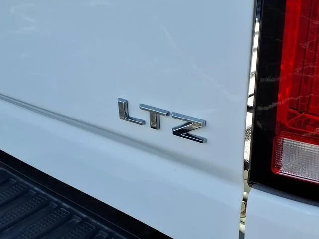 Used 2025 Summit White Chevrolet LTZ image 27