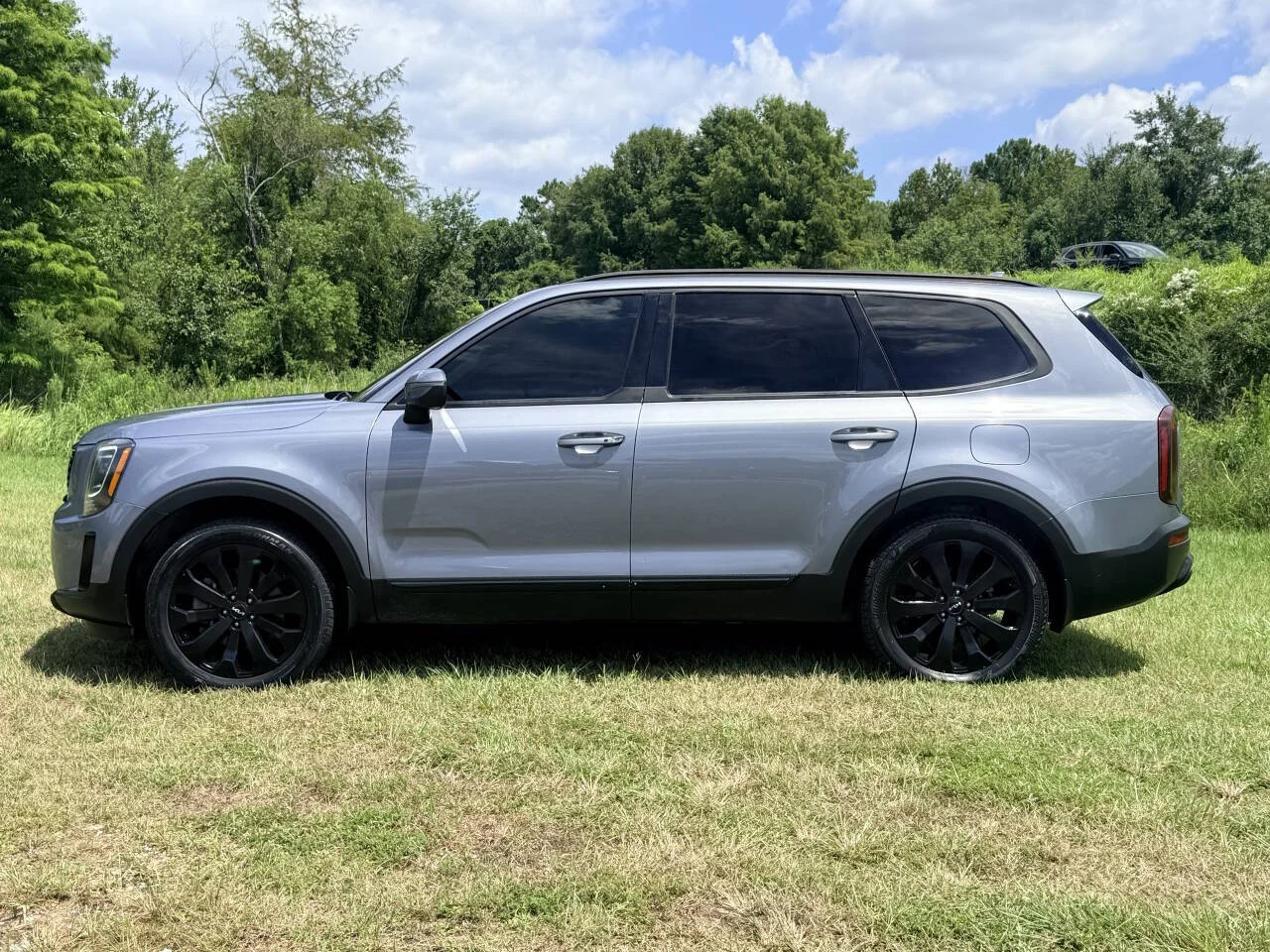 Used 2022 Gray Kia S 4dr SUV image 2