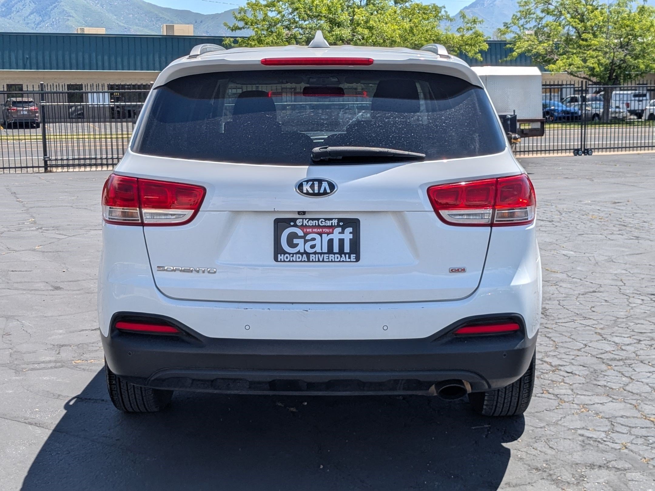 Used 2018 Snow White Pearl Kia LX image 4