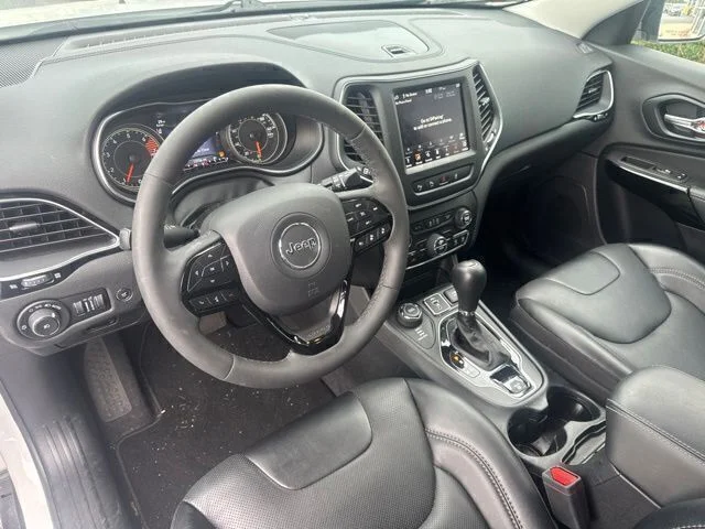 Used 2023 White Jeep Altitude image 14