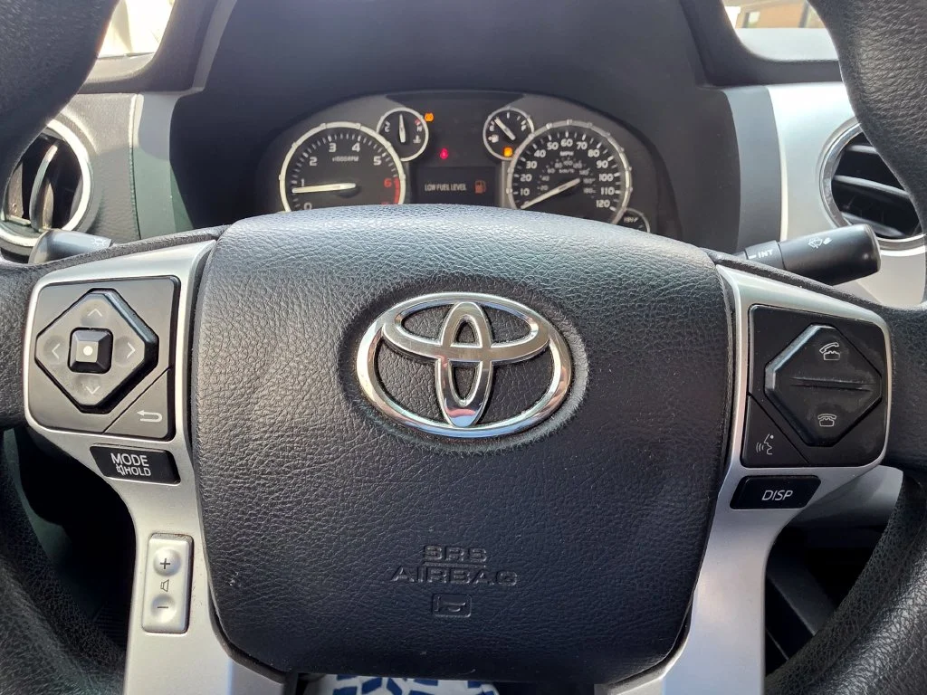 Used 2015 Gray Toyota SR5 image 19
