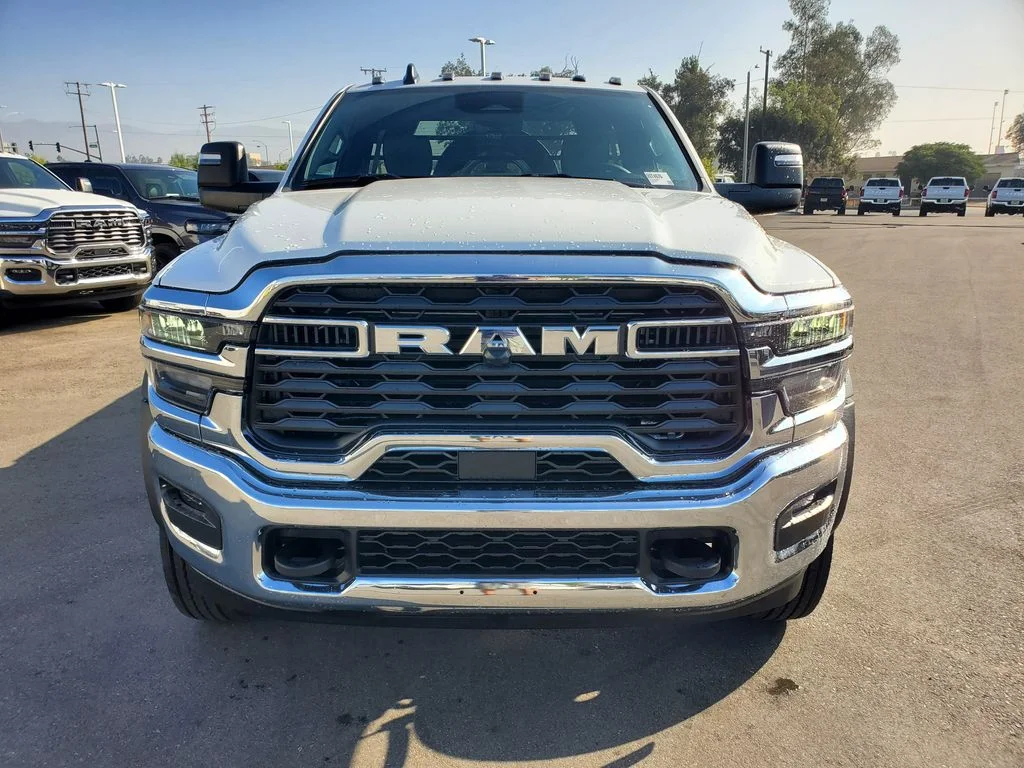 New 2026 Bright White Clear-Coat Exterior Paint RAM Tradesman image 9