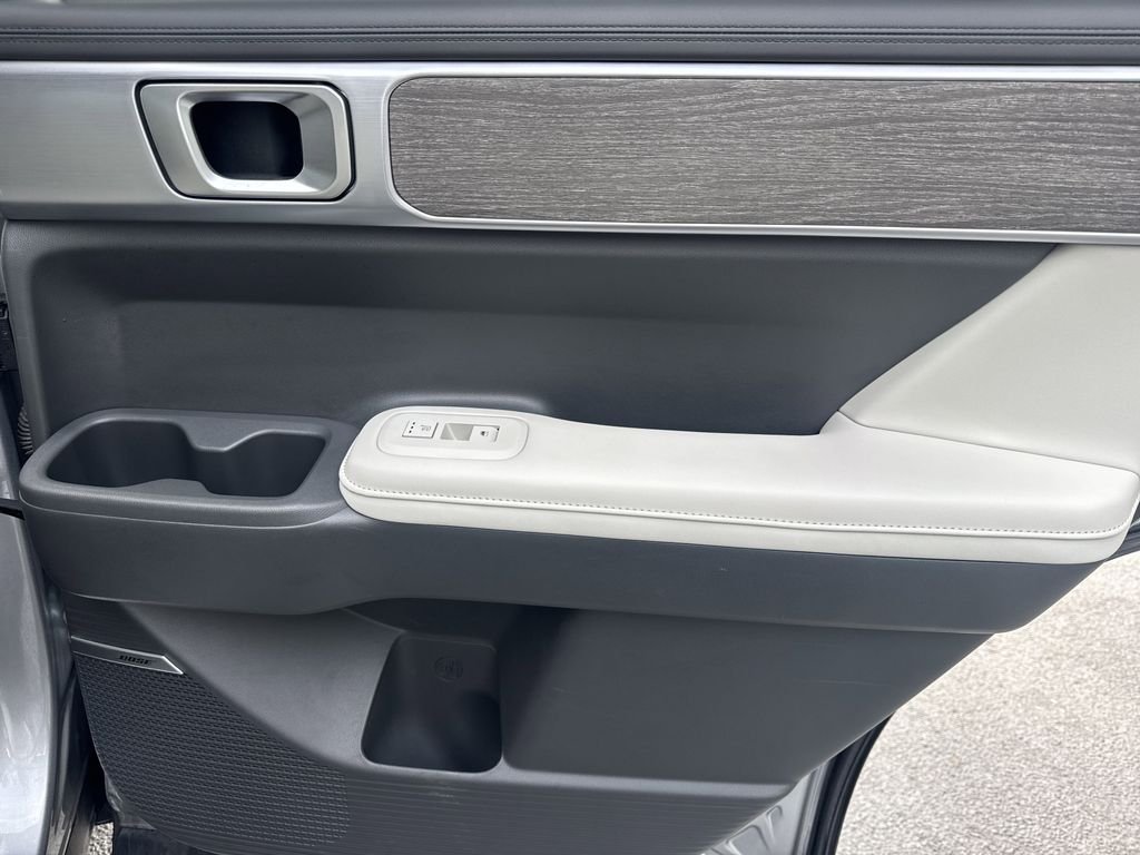 Used 2024 Silver Hyundai Calligraphy image 16