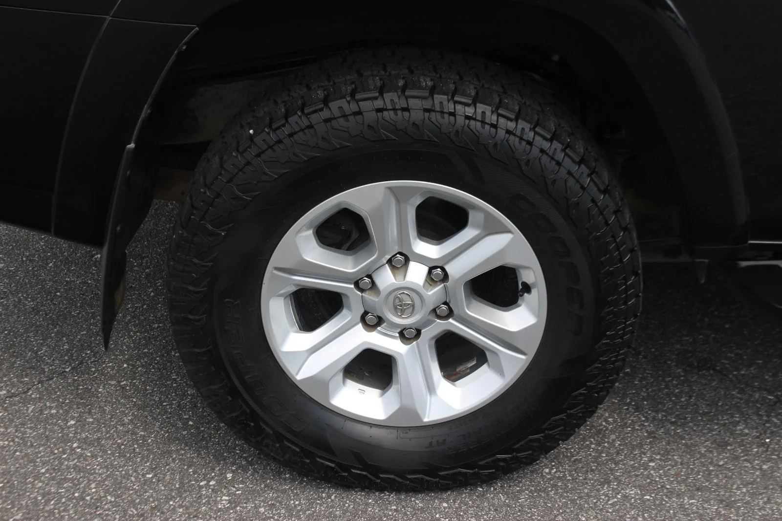 Used 2022 Black Toyota SR5 image 39