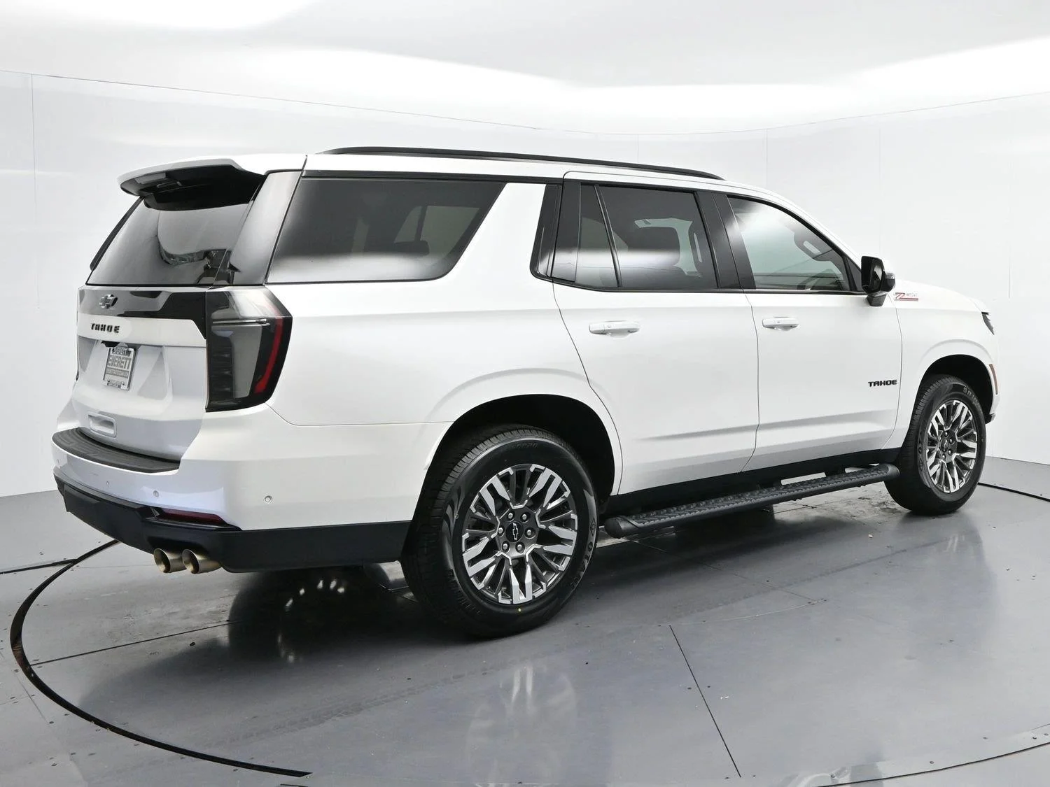 Used 2025 Iridescent Pearl Tricoat Chevrolet Z71 image 7