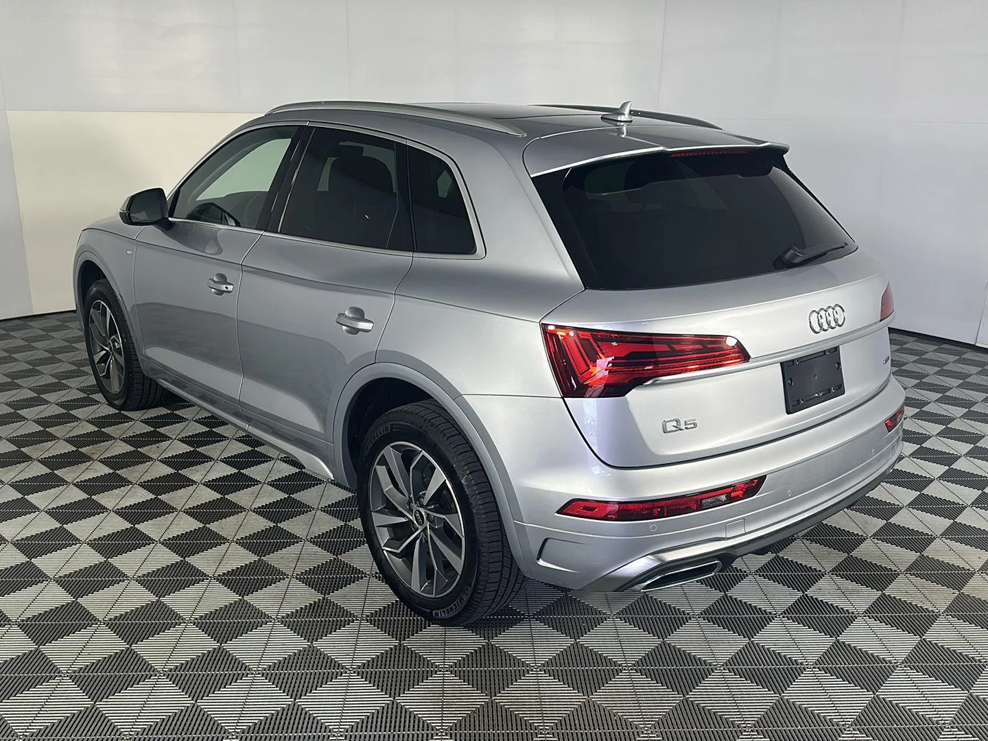 Used 2023 Florett Silver Metallic Audi S line Premium Plus image 22