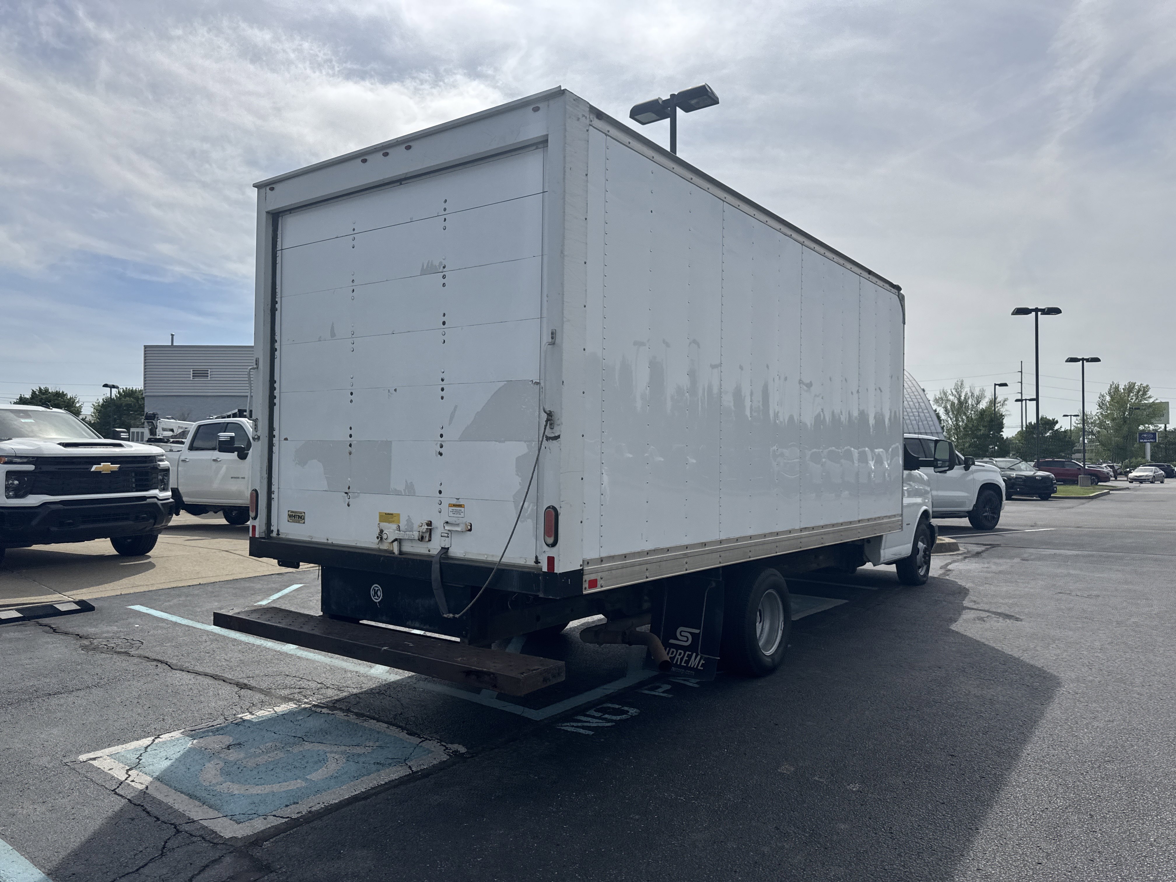 Used 2018 Summit White Chevrolet  image 4