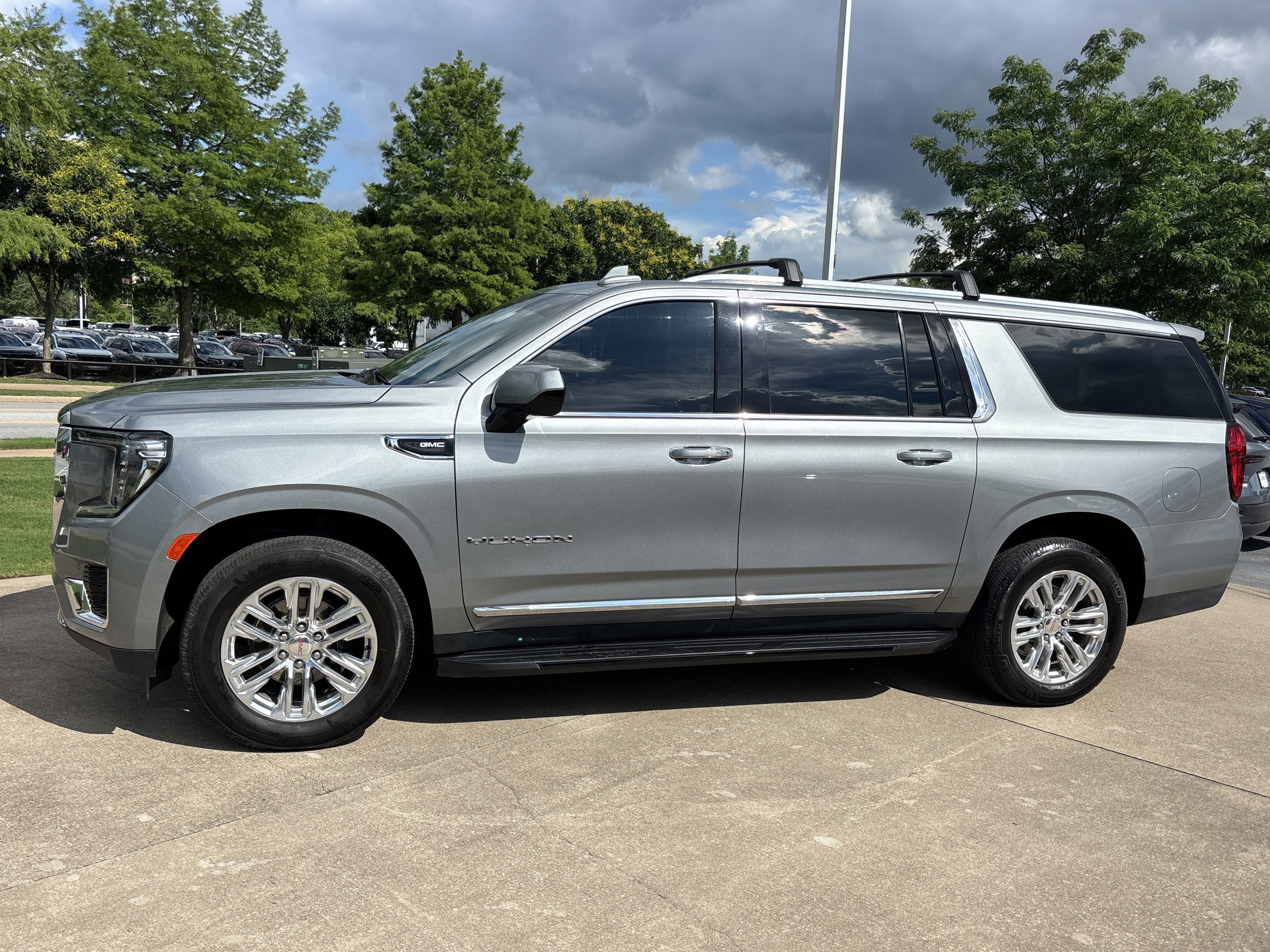 Used 2023 Sterling Metallic GMC SLT 4WD image 11