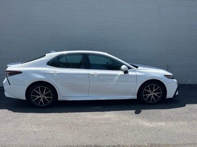 Used 2023 Ice Cap Toyota SE image 2