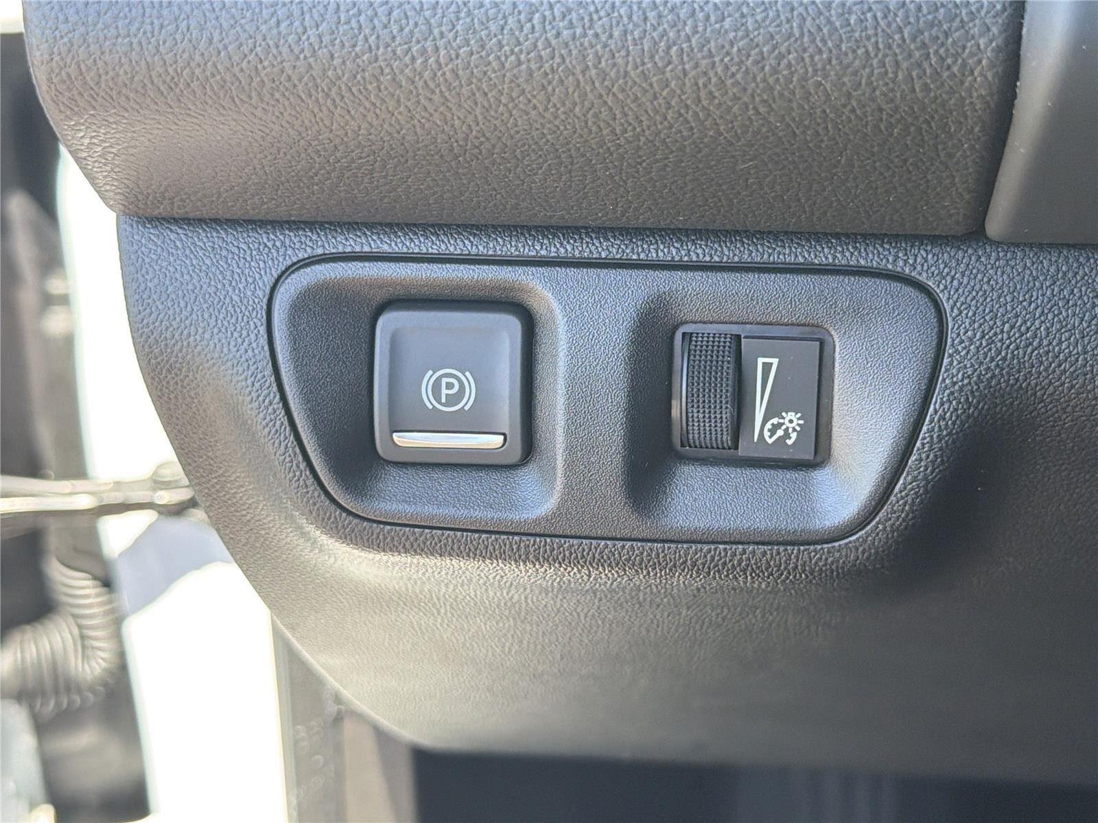 Used 2023 Summit White GMC SLE image 23